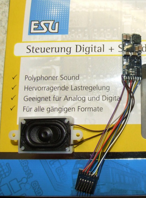 ESU 55800 Loksound Decoder micro 4.0 PluX12 am Kabel + Wunschsound