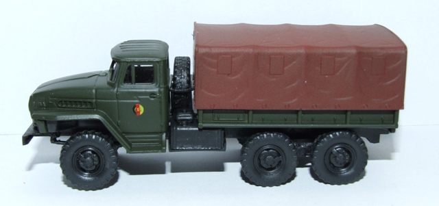 Herpa 744119 Minitanks Ural Planen-LKW, geschlossen NVA H0 1:87