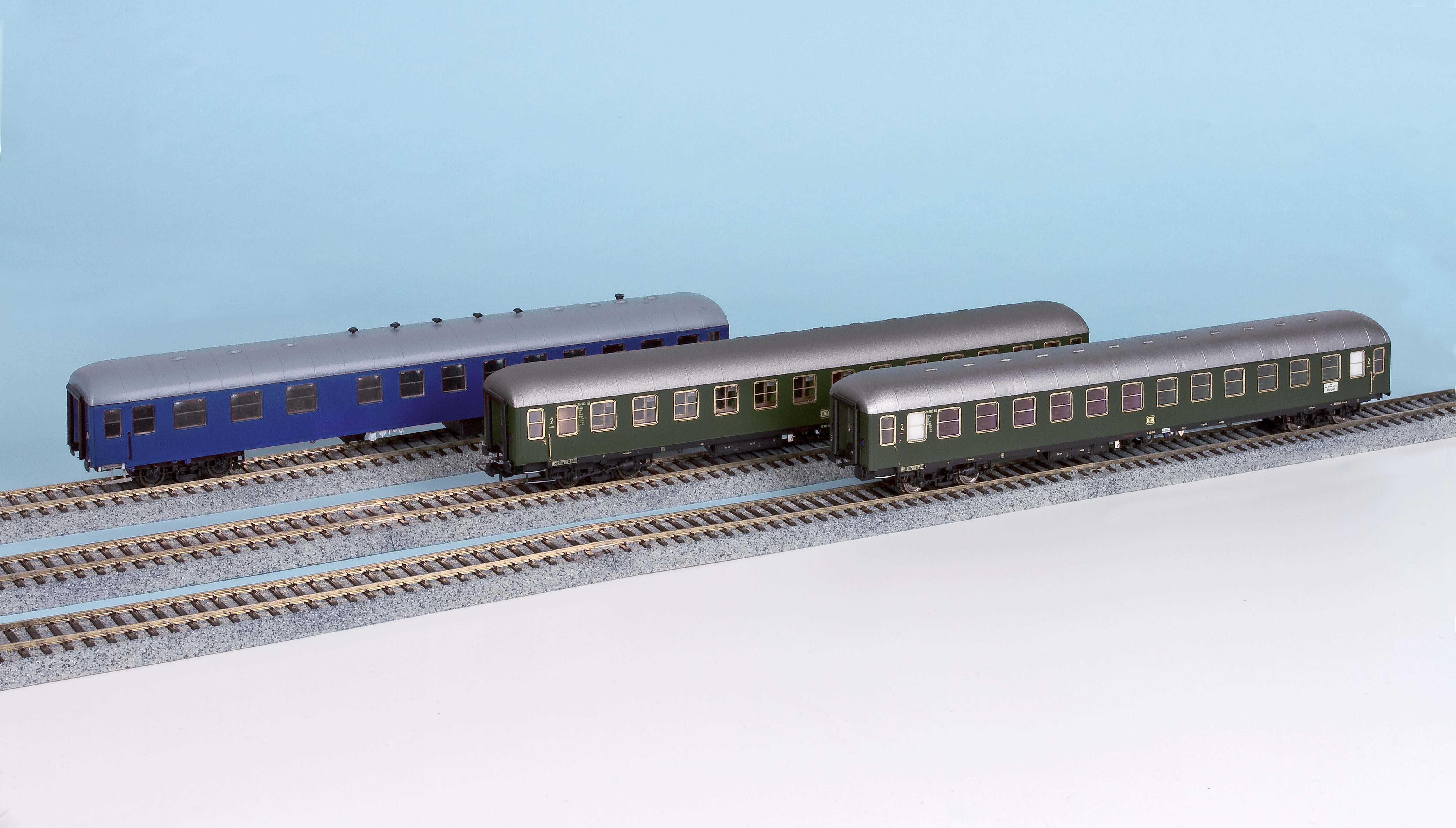Hobbytrain H43015 H0 Schnellzug 3-tlg Set Halbspeisewg.+2x2.Kl DB Ep.III