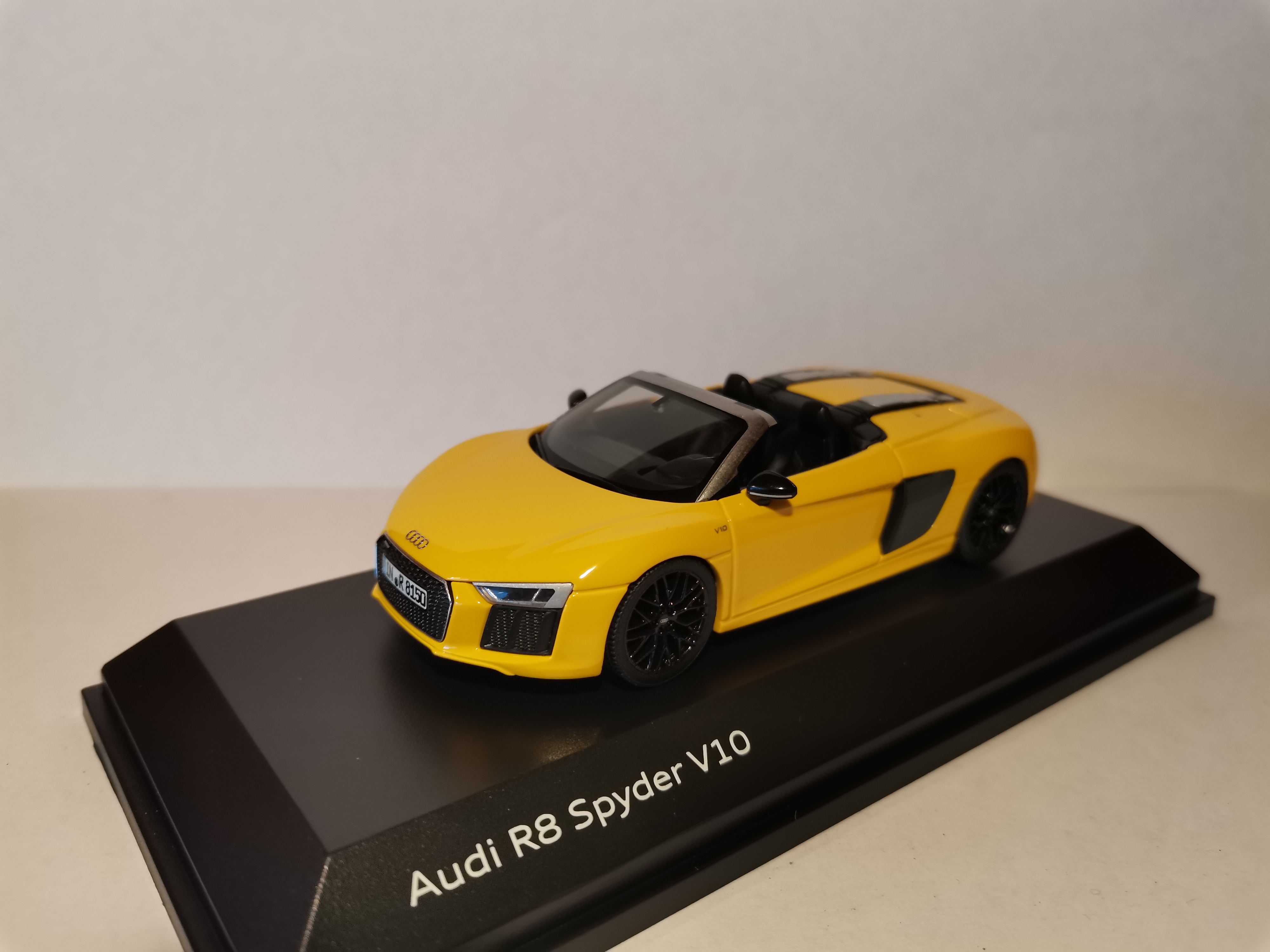 Herpa 5011618531 Audi R8 Spyder V10 Vegasgelb 1:43