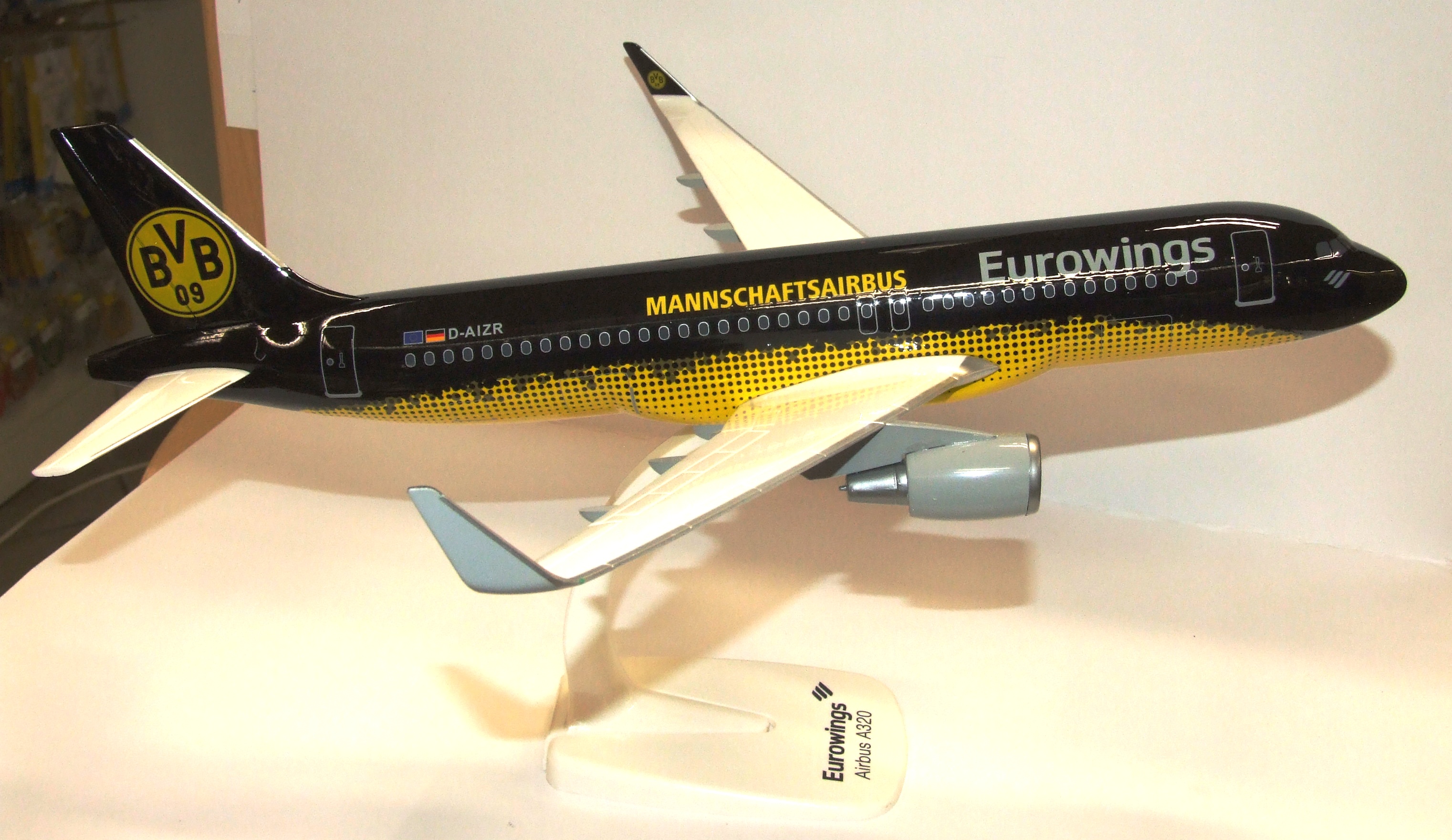 Modellauto Flugzeuge Herpa Airbus A320 Eurowings Bvb Mannschaftsairbues